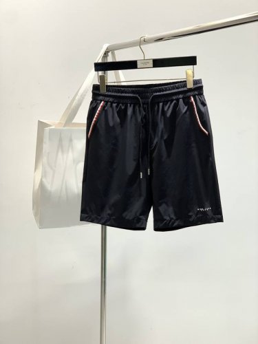 moncler 蒙口，2025夏季最新品，专柜同步有售，原单狠货，时尚休闲短裤，采用进口原版面料，顶级印花工艺字母图案Logo，原版五金辅料装饰，简单而不失时尚