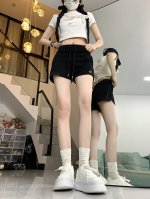 露露Lululemon 被问爆 Lululemon 神裤来了 姐妹们 Lululemon 又来 抢钱 啦 这款高腰抽绳休闲短裤 宽松 A 字阔腿搭配开叉设计 简