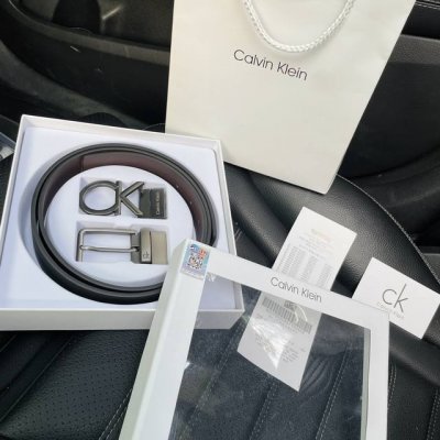 看男人先看腰，牛货经得起考验，男人的门面担当# C家 卡尔文家双扣头真皮双面两用皮带礼盒 海G扣押来的牛货，每盒都带全球狗防伪贴！仅两箱，售完无！T宝代狗单条单