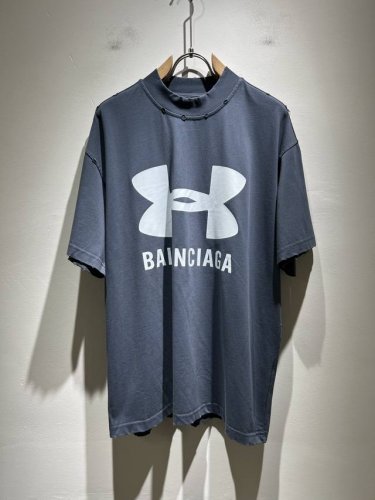 balenci*Ga巴黎*家 2025春夏新款男女同款破洞短袖T恤！走秀图案印花时尚休闲短袖T恤衫！胸前印花Logo设计！极具设计精选客供280G纯棉面料，手感