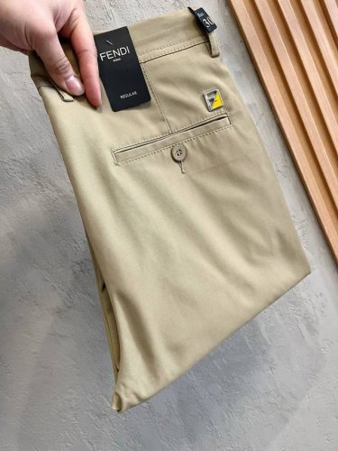 Fendi 芬迪 新款来袭2620春夏新款新品 专柜有售 实体店极品休闲裤专柜原版1:1好货，适合各个年龄段。市场最高版本的欧洲进口面料。舒适柔软亲肤，上身效果