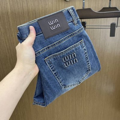 Miu 高端定制、2025早春薄款最新款牛仔裤 柜台同步发售 小脚版型，进口固色面料 原版定制复刻 客供五金辅料 原单品质 重工洗水 做工走线精细 上身绝佳！优