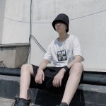 上新 新款李宁国潮风莲花限定款圆领短袖T恤 超级吸睛 不仅保留了传统的招牌风格 色调上的搭配效果自带层次 视觉上很有高街调性 重工艺高质感 棉质感强 男女同款