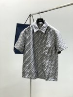 一套 ，Dior 迪奥， 2025夏季新品，专柜同步有售，简约时尚休闲短袖套装，原版进口面料，舒适透气，顶级提花工艺字母图案Logo，原版五金辅料装饰，档次极高