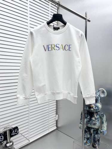 Versace*Fw秋冬新款，字母烫钻圆领卫衣，定制面料，细节到位，采用高克重全棉面料，舒适透气性极佳，经过洗水处理，手感更加舒适，三标齐全 颜色：黑色白色 码