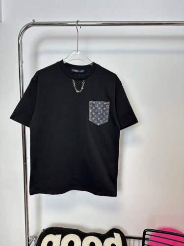 款号：Hmy81# Lv 路易威登最新口袋链条简约设计短袖T恤 正儿八经270克纯棉双砂面料 所有面料均已提前做过缩水 品质第一 所见即所得 不会洗一次版型就有