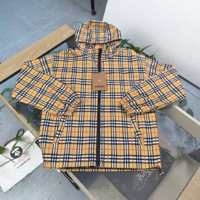 2025新款 款号：Pm222 高版本 2025新款Burberry巴宝莉经典条纹格子图案印花休闲情侣连帽夹克冲锋衣外套，官网同步，精准印花，原版五金，定制Lo