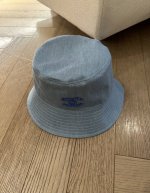 cc双面渔夫帽 棒球服 专柜新款 一面牛仔 一面纯棉面料 珠片刺绣L pogo 男女皆可 时尚百搭 休闲装搭配可以展现出酷酷的风格 搭配裙装 即可打造出夏日度假