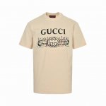 gucci 古驰 印花字母Logo短袖 传统设计以全新印花和提花细节焕新诠释。这款T恤以Gucci复古标识印花全新呈现，焕新诠释品牌经典标识。 很宽松的廓形版型
