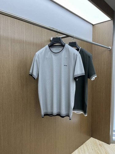 pd 高品质 早春新款短袖抢先发售 男士日常出门闭眼搭 高级定制面料短袖T恤 魅力在于创造了简约奢华感的时尚,随意搭配感受英式风格独特气质. 宽松的版型展现出休