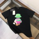 fendi 芬迪 春夏最新情侣款短袖T恤 全套定制辅料 设计前卫时尚 精致彩色背后小熊印花工艺设计 定制纯棉面料 立体的同时又不会有闷湿感 舒适性与透气性兼优可