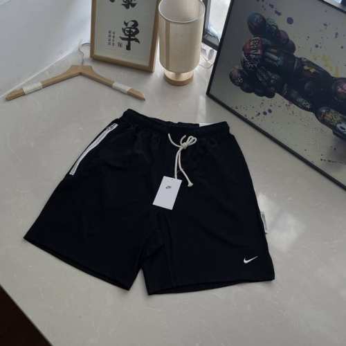 2025夏季新款耐克短裤 经典刺绣小标百搭运动休闲抽绳四分短裤 刺绣小标立体有型 精致高密！拉链口袋设计 三针五线，吊牌水洗，专柜同步品质 面料是纯棉320G