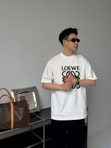 罗意威 顶级版本 顶级版本 新款字母印花双层重工短袖T桖 字母图案不管是T桖还是卫衣都是每年的爆款单品 前幅大面积印花采用大康丽数码印花机直喷 成本极高 经过多