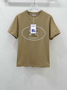 Burber*Y 25春夏新款圆领短袖T恤 大爆款来袭！！圆领经典战马刺绣 宽松版型 显瘦视觉效果定制Yb棉材质 透气舒适 质感十足打造个性风格 充满创意 品牌