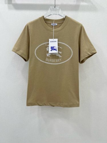 Burber*Y 25春夏新款圆领短袖T恤 大爆款来袭！！圆领经典战马刺绣 宽松版型 显瘦视觉效果定制Yb棉材质 透气舒适 质感十足打造个性风格 充满创意 品牌