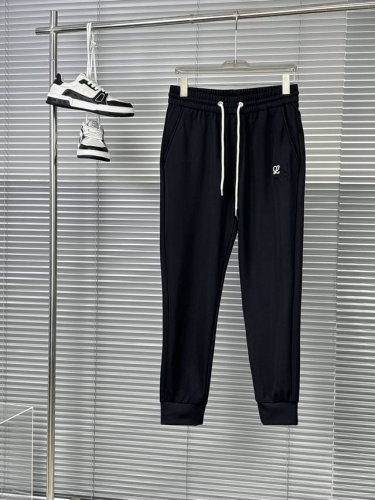 男士休闲裤上身效果非常好真正的大货订单 恰到好处的修身版型 上身效果非常好能很棒的体现男性修长体态 这种时装在明星中们时尚大咖们中出镜高 跟随潮流时尚打造自我的