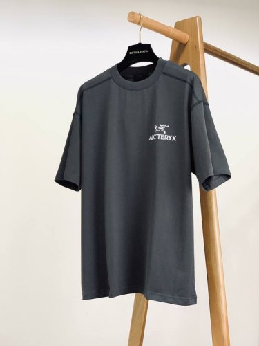 arcteryx 始祖鸟 2025Ss春夏新品 小众设计师 行走的艺术品 帅气清爽的设计 让人第一眼就陷入你的魅力 满满的设计感 上身非常显气质 品味人士穿起来