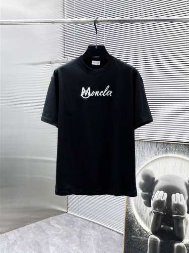 p200 蒙口 Moncler 2025新款 圆领 短袖 T恤 体恤 半袖 ，高端版本！专柜定制面料 透气舒适度高，细节无可挑剔，品牌元素设计理念，体现高品质。