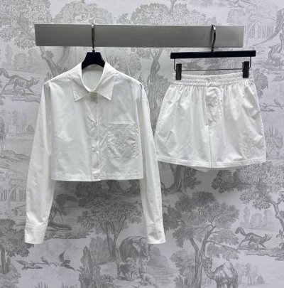 Louis Vuitto*2025新品上架 绣花衬衣短裤套装 定制Yb进口斜纹全棉材质 透气舒适有型 胸前口袋饰以绣花字母徽标点缀装饰 彰显品牌调性 面辅料开发