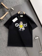 p100 Guc 2025Ss春夏最新款圆领时尚短袖T恤，官网同步，专柜纯棉面料！贴肤舒适，耐看又好穿，经典简约Logo设计，原厂工艺一丝不苟，型男必备单品 颜