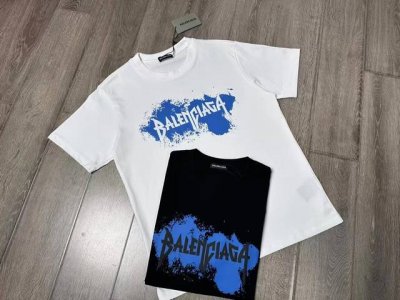 Balenciaga短袖T恤 工艺：前后印花 颜色：黑色 白色 码数：S~Xl 面料：精梳紧密棉盖棉280G 柔顺手感，做工细致。男女同款宽松版型！