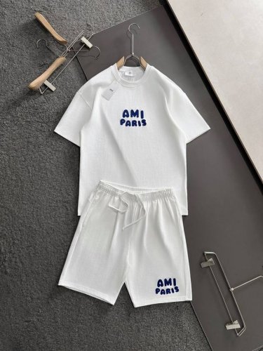 Ami 2025春夏新款男女同款短袖T恤 Logo刺绣设计 极具设计精选客供100%全棉面料 手感柔软亲肤 着身舒适透气性都无法挑剔 实物绝对会让你爱不释手 宽