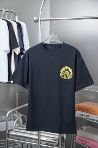 LV 25Ss早春新款 牙刷绣印花短袖 轻奢主义 男女日常通勤穿搭必备单品 正确版本 欢迎对比 详细特征 320克100% 纯棉双纱汗布面料 同缸定染特种加粗3