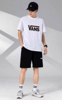 Vans万斯新款短袖短裤运动套装！百搭不挑人！ 本款T恤采用纯棉面料！吸汗透气，贴身柔软！ 腰部松紧带抽绳，拉链口袋，运动時候可以放手机钥匙，非常方便！ 上身效