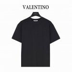 Valentino 华伦天奴 25Ss 胸口Logo压胶短袖T恤 面料采用高克重260G重精梳棉，定制1:1螺纹，面料舒适亲肤无异感， 制定染面料，纺织密度高，