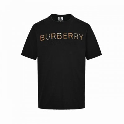 Burberry 巴宝莉 胸前格纹刺绣短袖 夏季渠道限定新款 又一款时髦简约 高级的男女同款百搭Tee客供定制针织纯棉面料，高克重 瓷实的针织质感 着身肤感柔软