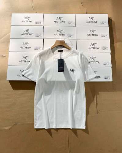 本地自取180 :礼盒装 ～圆领短袖Arc’Teryx始祖鸟 面料: 180克双面液氨丝光速干 工艺: 小标绣花 克重：180克 颜色：纯白 码数：M-Xxx
