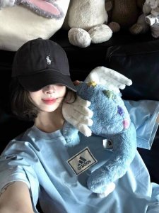 上新 Adidas阿迪达斯古着限定Baby蓝刺绣Logo短袖T恤 治愈系清新蓝太乖啦这个颜色太嫩了 搭配重工贴布刺绣 很有复古的感觉～ 显白到发光系列治愈蓝好温