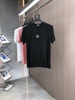 lp。2025春夏新品时尚圆领短袖高级定制百搭款式！更有实用感 任何人都可以轻松驾驭 采用双丝光面料制作，奢华经典品牌Logo设计，G非常显档次懂货的必须入！版