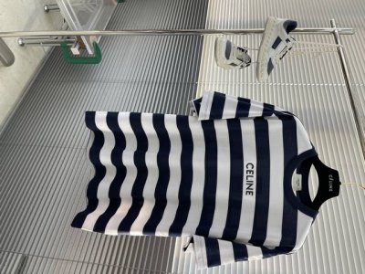 Celin 2025Ss春夏新品 海魂衫条纹凯旋门刺绣短Tee，每一件都是纯手工画制而成，百搭款细节处理完美220克纯棉面料，色彩鲜明，时尚百搭。 码数：48-