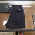 新品洗水休闲裤 克罗... 25春季 Ch 克罗潮爆重洗水裤子 爆款来袭，精选百分棉可洗褪面料，历经石磨、上色、酵洗多重工艺，呈现迷人怀旧色彩。前幅标志性马蹄花