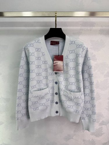 Gucc*25春夏新款针织V领开衫 经典双G字母Logo菱格提花装饰 常规版型 经典时髦精致百搭 尺码Sml。T226B