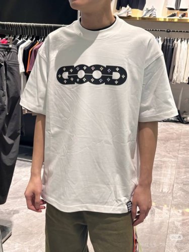搭配资讯图 Goodbrand 镂空字母Logo彩钻立体厚版硅胶重磅短袖T恤