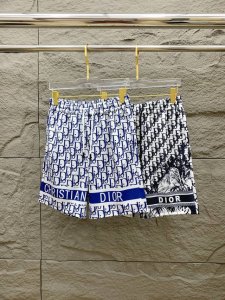 迪奥 2025春夏新款男士休闲短裤 高端货简洁时尚大方 定制原版进口面料 简洁利落又清爽 品质做工细节经得起任何形式检验简约大方百搭款 上身优雅帅气 焕然一新的