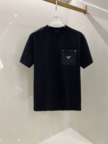 普拉达 2025早春新款男女同款短袖T恤，！定制专属纯棉面料，定制原版工艺螺纹，胸前重工字母Logo工艺设计！简约大方，从容百搭，档次极高，完美融入时尚还有风情
