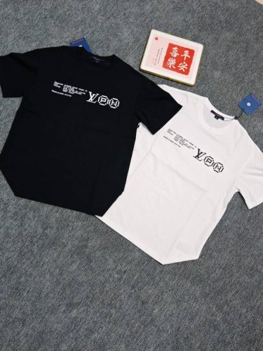 louis Vuitton 路易威登 2025Ss短袖T恤 双面液氨面料升级 采用日本液氨丝光工艺双面处理 液氨技术能使棉纤维膨胀后收缩 比普通丝光面料 能提升