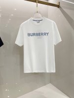 巴宝莉 2025早春新款男女同款短袖T恤，！定制专属纯棉面料，定制原版工艺螺纹，胸前重工字母Logo工艺设计！简约大方，从容百搭，档次极高，完美融入时尚还有风情