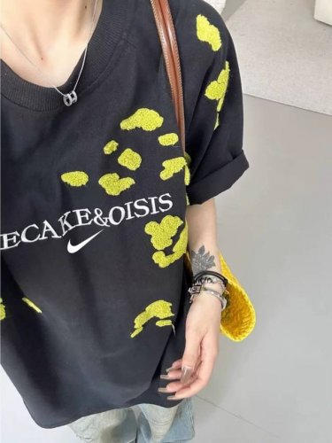 新款耐克Nike绿色云朵毛巾刺绣拼接Ins 领口螺纹针织情侣同款宽松落肩短袖T恤 面料: 260G重磅纯棉新疆长绒棉 采用特定重磅32S精棉平纹针织面料 260