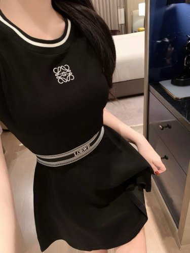 loewe罗意威经典Logo刺绣定制字母织带背心连衣裙 款号 25670605791 颜色 黑色 白色 尺码 Sml s码80-95斤 m码95-110斤 l码