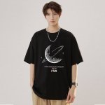 上新 Fila 斐乐限定印花短袖T恤，男女同款，小红书 Ins 爆火， 男女上身效果都超级Nice，采用260G精梳纯棉面料 上身柔软舒适 定制螺纹领口 ，版型