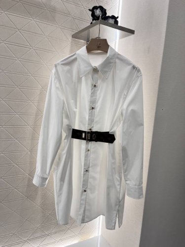 P330Louis Vuitto*2025新品上架 腰带长袖衬衫连衣裙 定制Yb斜纹全棉材质 舒适透气 挺括有型 衬衫长袖连衣裙 全开襟钮扣调节 正肩尖领利落剪