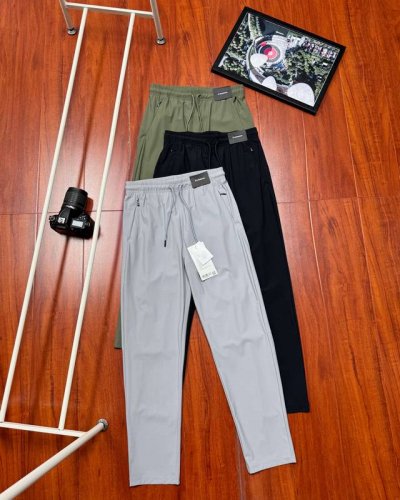 原单品质 Lululemon 露露夏季速干户外休闲长裤 夏季男士通勤穿搭，夏季速干户外必备，收口运动休闲裤！糕定夏季锦纶牛奶丝复合面料，定制科技面料，亲肤质感，