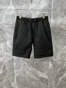 Burberry巴宝莉 2025春夏新款男士休闲短裤 双面穿 高级定制透气面料 透气微弹舒适度极高 细节无可挑剔 顶级辅料配备 原版五金设计理念 三标齐全 手感