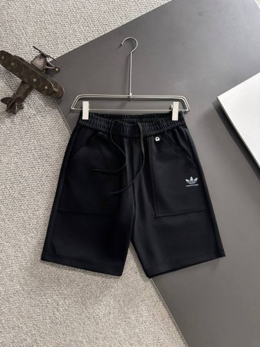 隔天出货 高品质 Balenciaga 巴黎世家阿迪达斯联名 2025春夏新款高定松紧带休闲净色宽松短裤，意大利进口机器制造，裤脚下摆二本针锁边，针脚细密牢固，