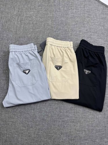 prada 普拉达 2025新款男士休闲裤，贸易公司渠道货，25F W新品，高端毛里求斯代工出品，品相完美如斯，官宣模特穿搭单品，每一季的王牌级爆款担当，俨然属