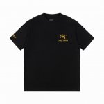 始祖鸟 Arc’Teryx款号25034 胸前压花 Logo短袖T恤 采用了厚板胶刻字模反光效果 采用60支双股，实280克全棉面料。上身透气，绝不起球，手感柔